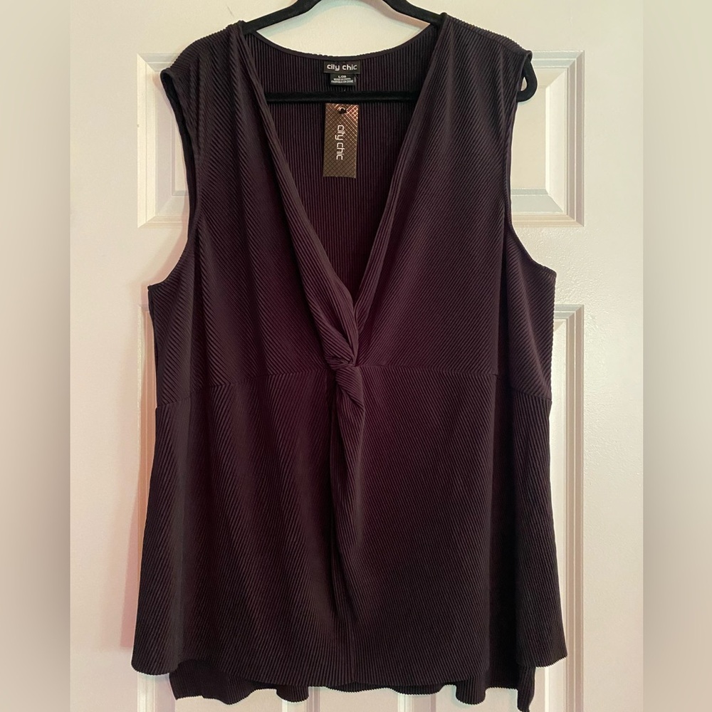 City Chic Ribbed Twist Front NWT Top, size 20